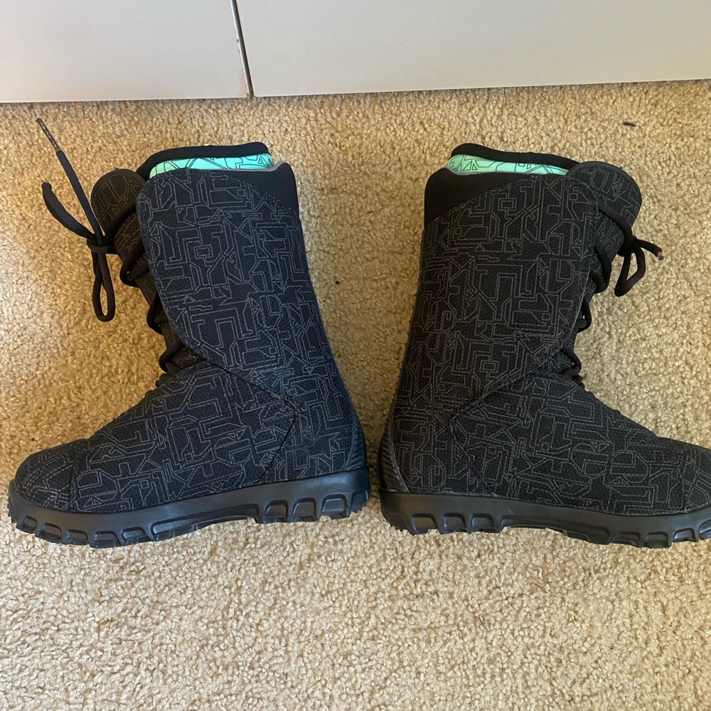 Thirtytwo womens size 7 snowboarding boots